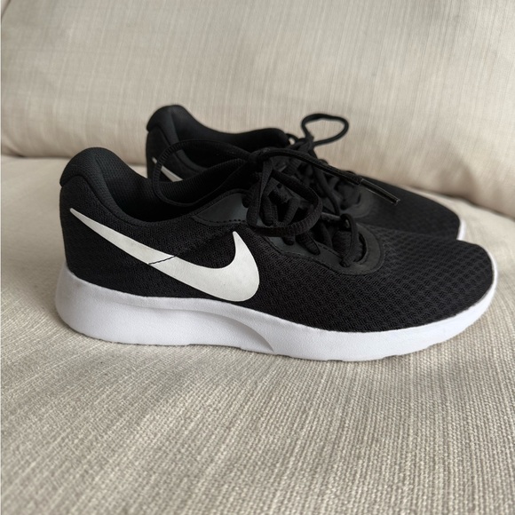 Nike Black and White Sneakers - Picture 1 of 3